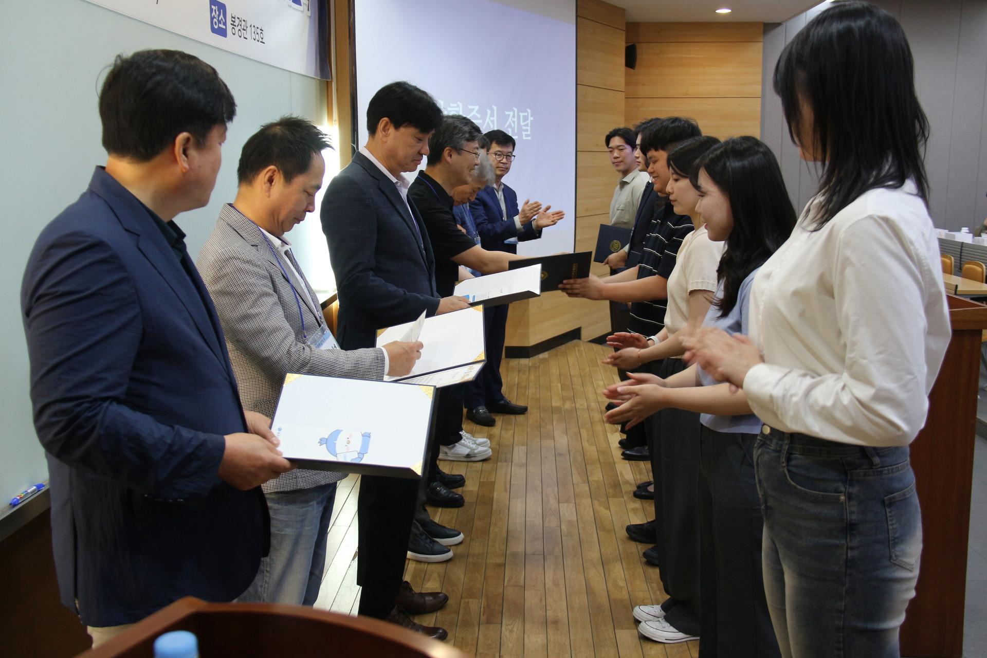 국제통상학과 50주년 동문회 장학금전달