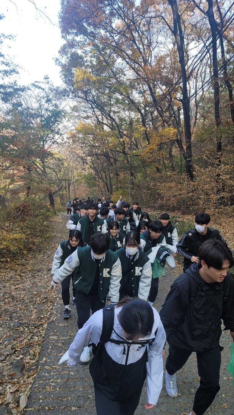 2022년 스포츠커리어빌딩 수업(스포츠환경 보호를 위한 플로깅 대회: 앞산 등산길)
